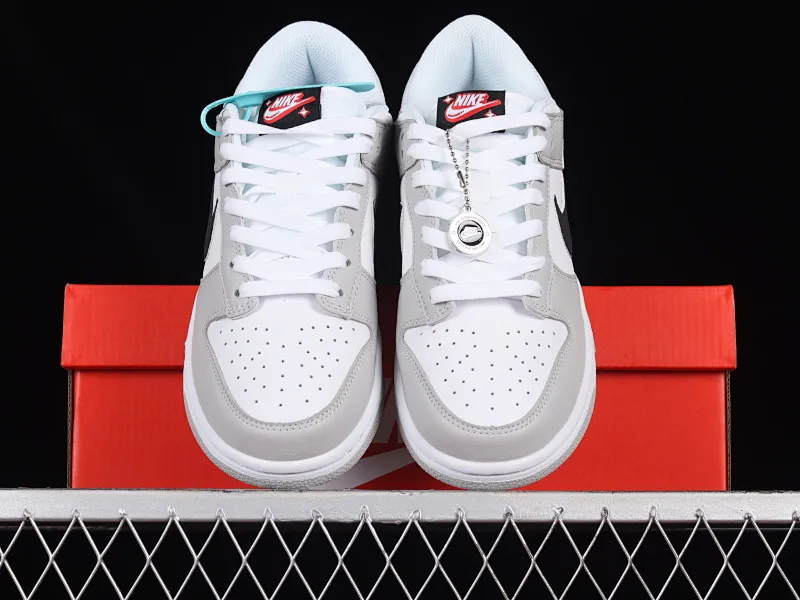 All Categories Nk SB Dunk Series Nk SB Dunk Low Low-top sneakers F version Nk Dunk SB Low Gray white and black scratch-off SB low-top sports and leisure sneakers DR9654-001